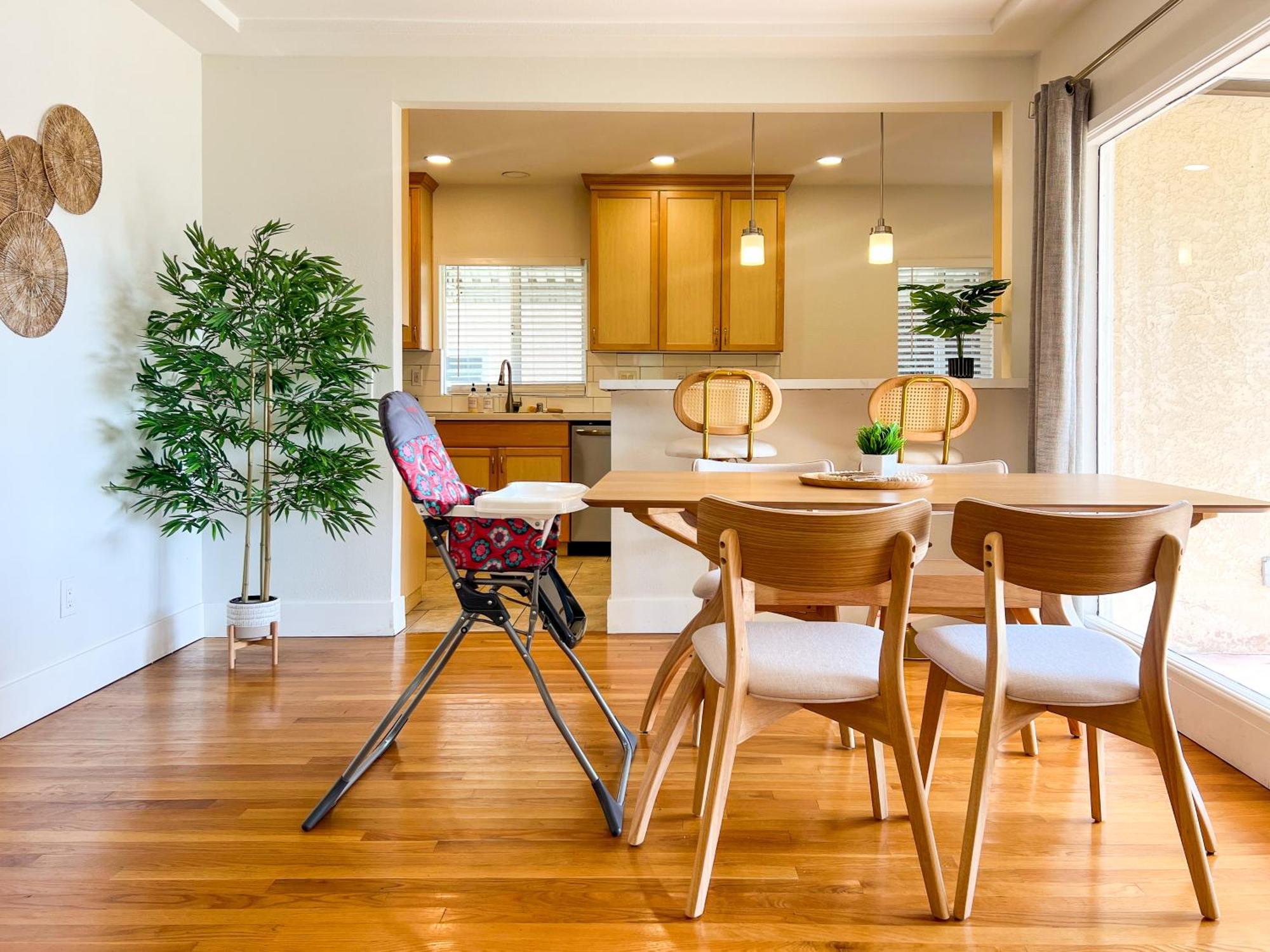 Holiday home Modern Boho Oasis - Fast Wifi & Shuffleboard!